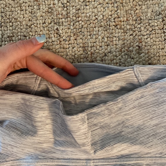 Lululemon running leggings size 4 - Picture 3 of 9